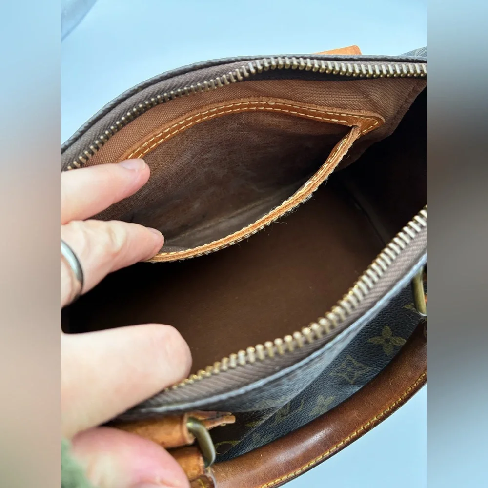 Sold ❌ Louis Vuitton monogram vintage speedy 25 hand bag